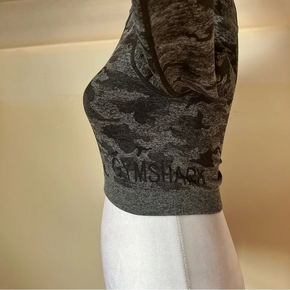 Gymshark Adapt Camo Seamless Long Sleeve Black & Gray Crop Top size Medium - Picture 6 of 9